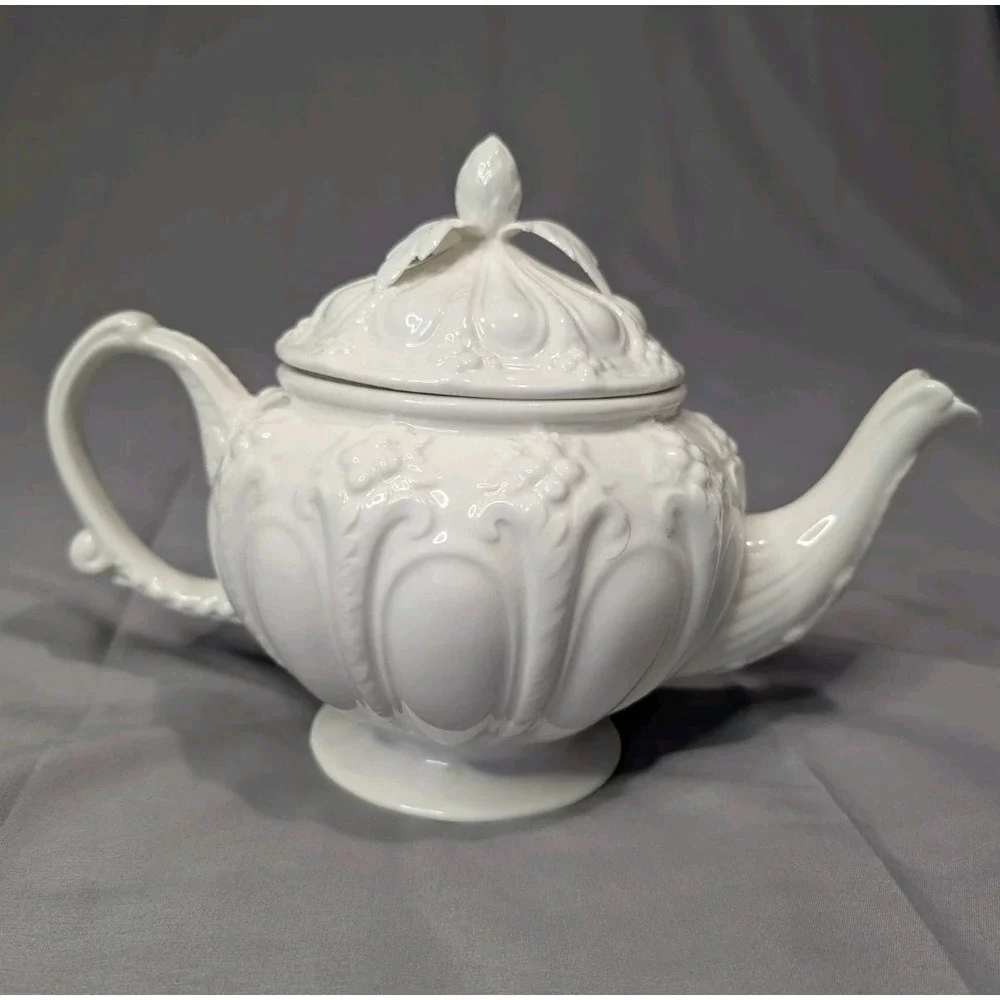 Peppertree Tabletops‎ Imports Small Teapot White Porcelain Victorian